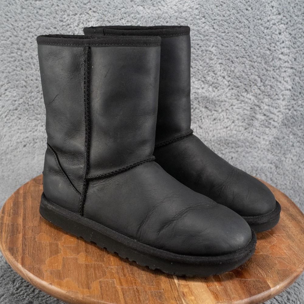 UGG Sheepskin Classic Short Boots Women 7 Black Outdoor Cabin Chic Travel Winter
